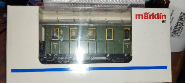 Märklin DR 2nd Class Coach 4039 - HO AC