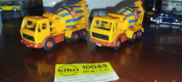 Kibri 2 x Mercedes Benz Cement Readymix Lorries - Pre Built 10043 - 1/87 Scale