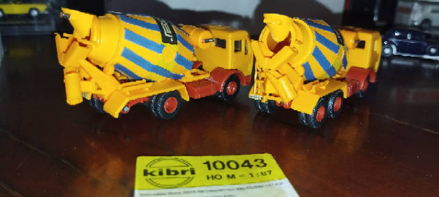 Kibri 2 x Mercedes Benz Cement Readymix Lorries - Pre Built 10043 - 1/87 Scale