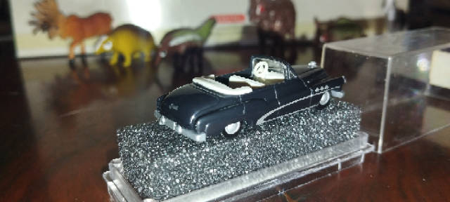 Praliné 1950's Buick   - 1/87 Scale
