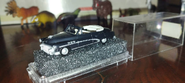 Praliné 1950's Buick   - 1/87 Scale