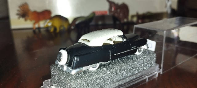 Praliné 1954 Cadillac   - 1/87 Scale