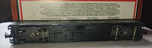 Liliput DR 2nd Class Compartment Coach - Stuttgart 83502 - HO Scale