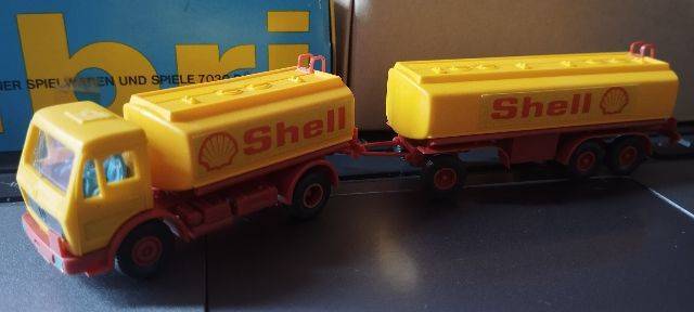 Kibri Mercedes Benz Petrol Tanker Truck & Trailer - Shell  - 1/87 Scale