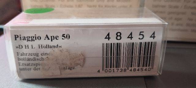 Busch Piaggio Ape 50 - DHL - 1/87 Scale