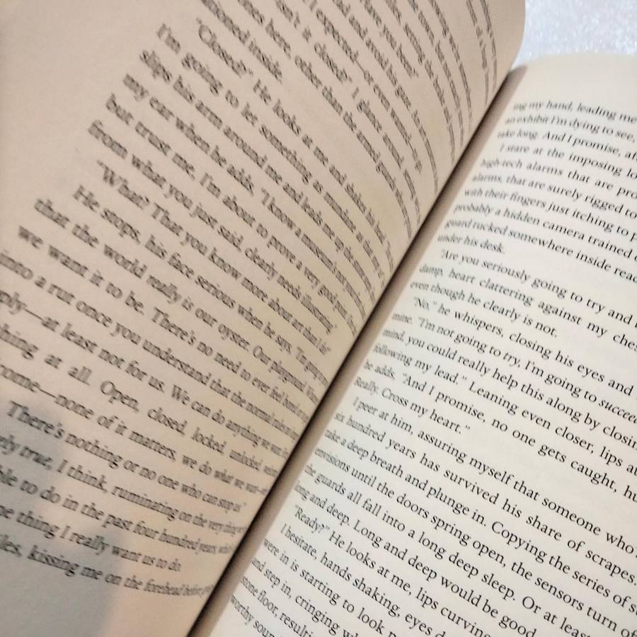 Alyson Noel SHADOWLAND PB 2009 Hard cover pre-owned -- Immortals complex lives