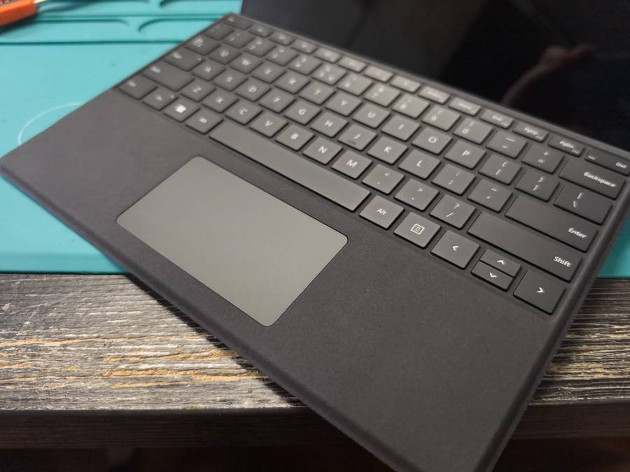 Microsoft Surface Pro 9 + Keyboard + Pen