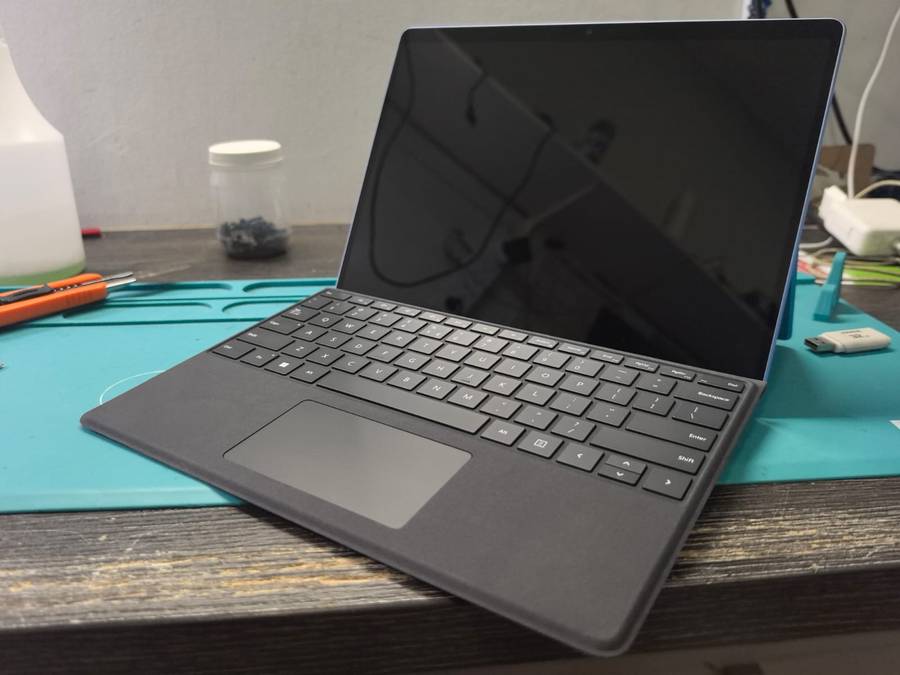 Microsoft Surface Pro 9 + Keyboard + Pen