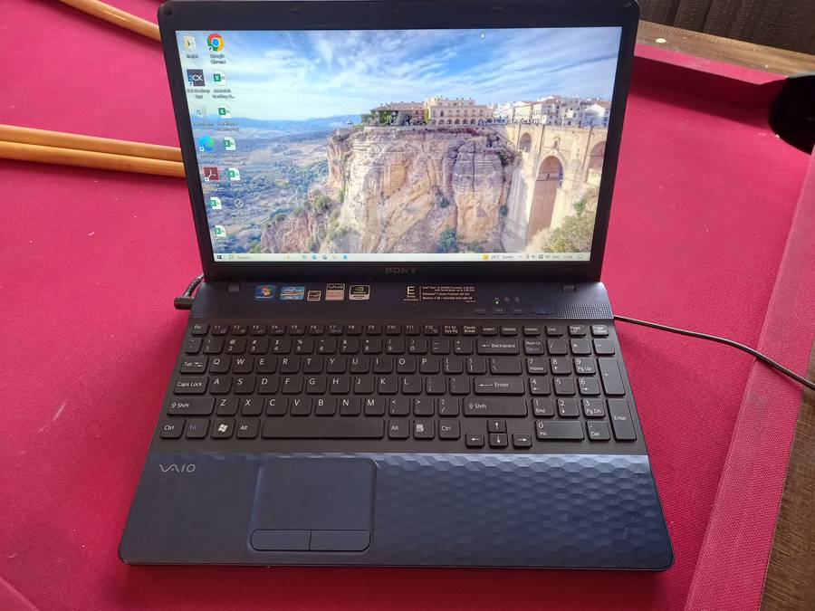 SONY VAIO E SERIES - INTEL CORE i5 - 500GB HARD DRIVE