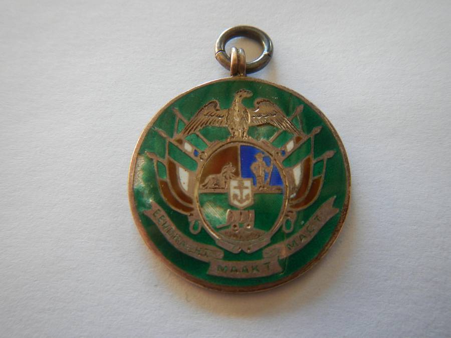 Unknown Transvaal enameled medal / slight damage to the enamel, see photo.