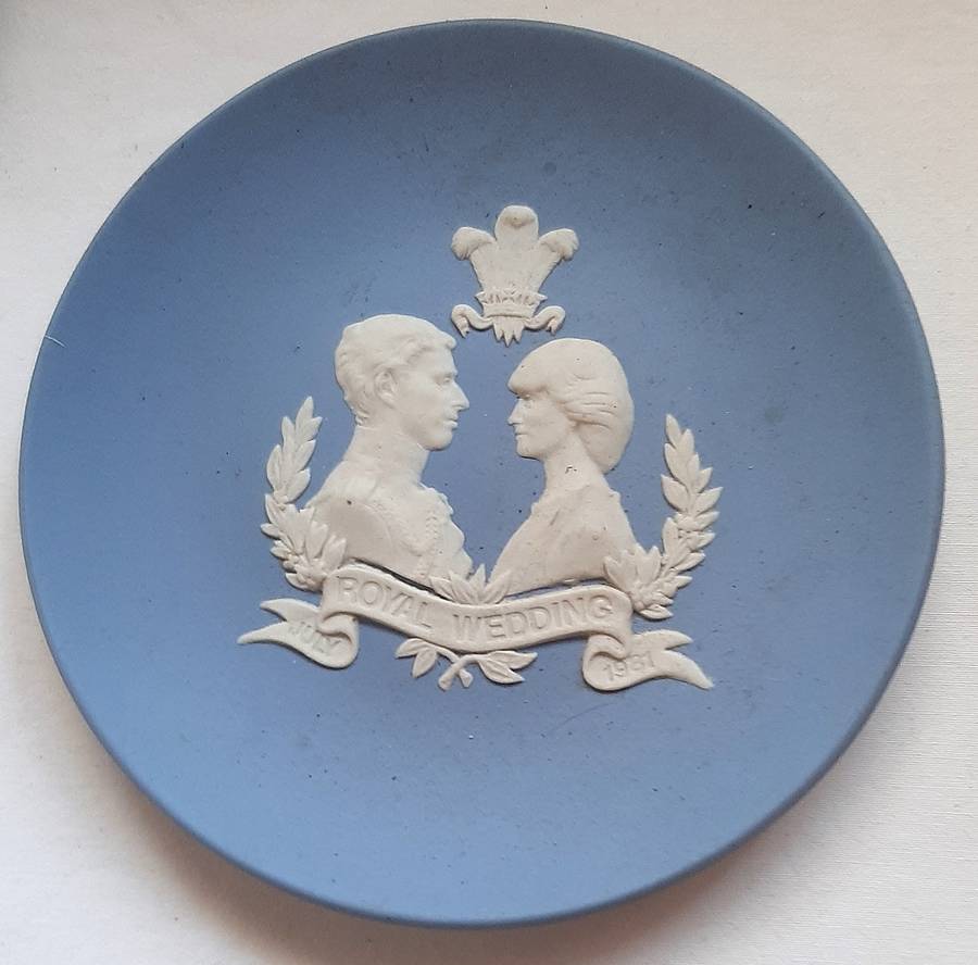 COLLECTION OF 4 WEDGWOOD JASPERWARE PLATES