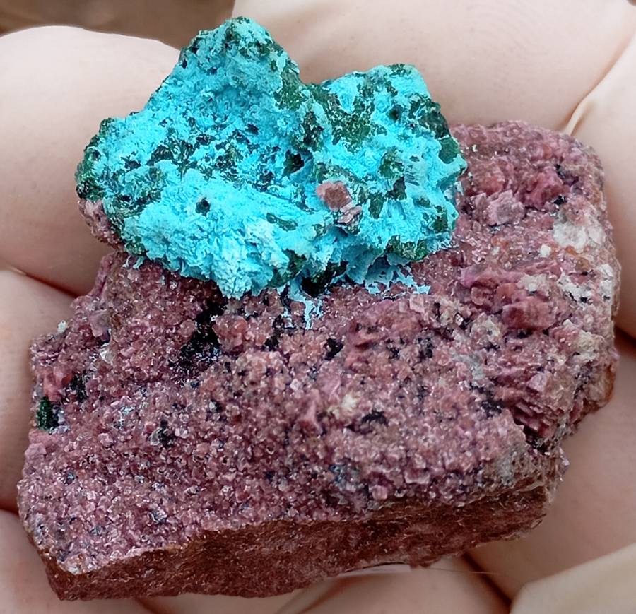 Cobaltoan calcite chrysocolla malachite - Kakanda deposit DRC Congo