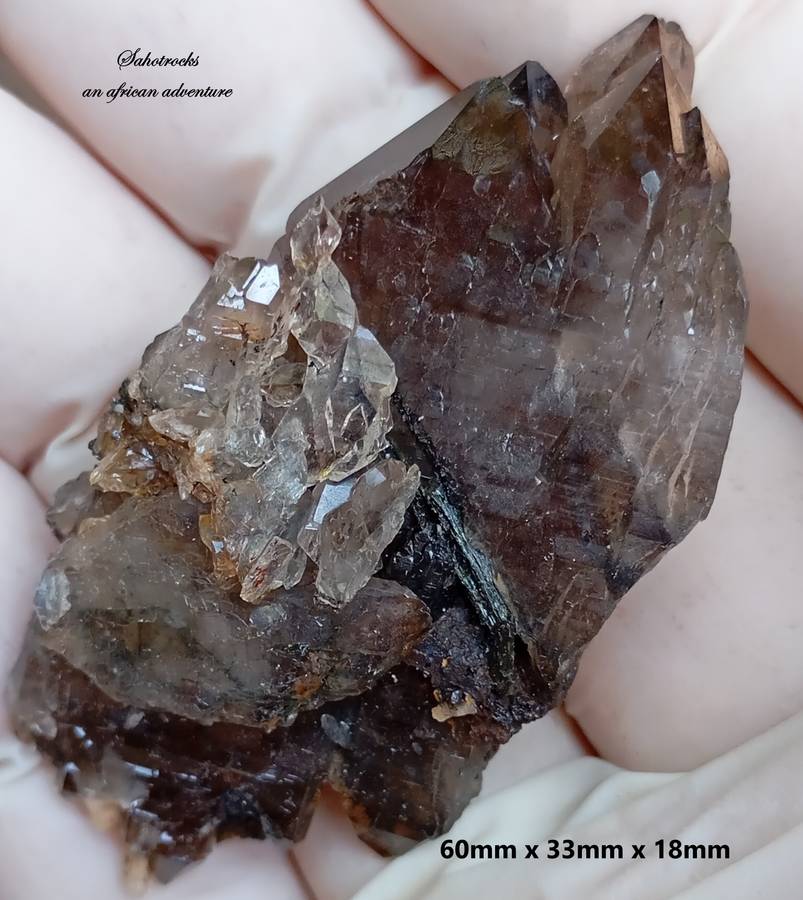 Floater aegirine illmenite feldspar quartz - Zomba Plateau Mount Malosa Malawi