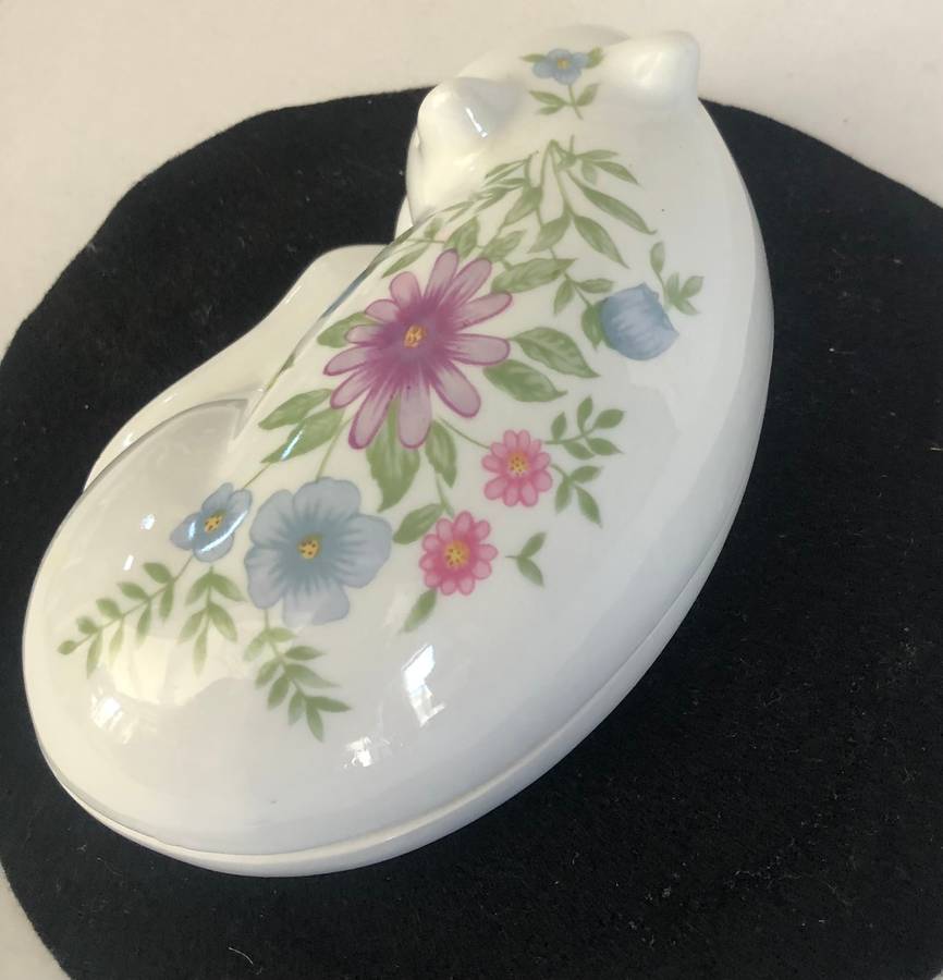Collectable Elizabeth Arden - Cat Shaped Trinket Holder- Made in Japan