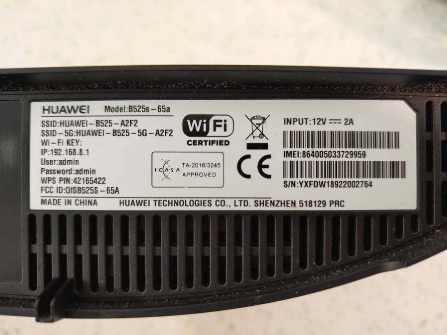 HUAWEI WiFi ROUTER - TAKES SIM