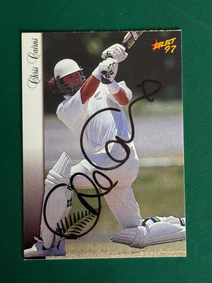 Cricket Card - *SIGNED* Chris Cairns 1997 Select Cricket Card