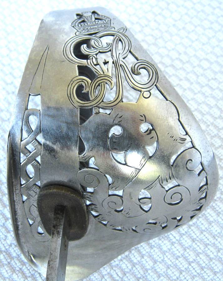 WW1 BRITISH PATTERN 1897 GEORGE V INFANTRY OFFICERS SWORD WITH LEATHER SCABBARD IN FAIR CONDITION