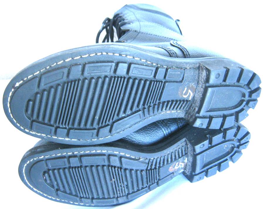 S.A. NAVY BLACK COMBAT BOOTS SIZE 5 IN HARDLY USED CONDITION