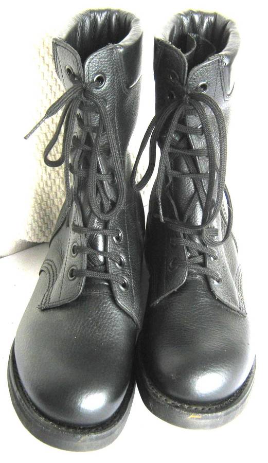 S.A. NAVY BLACK COMBAT BOOTS SIZE 5 IN UNUSED CONDITION