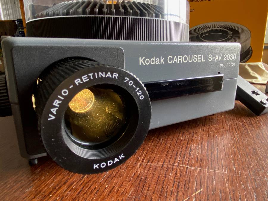 KODAK Slide Projector  S-AV 2030 with Kodak Retinar Vario Zoom Lens 70-120mm (LOT 2)