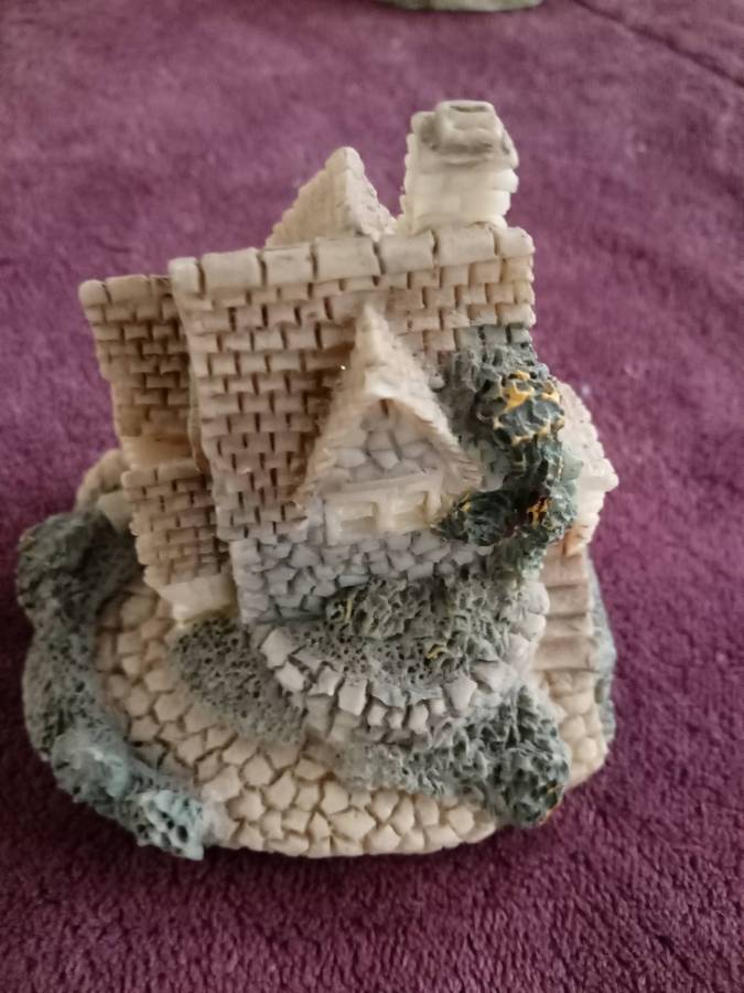 VINTAGE MINITURE ENGLISH HOUSES