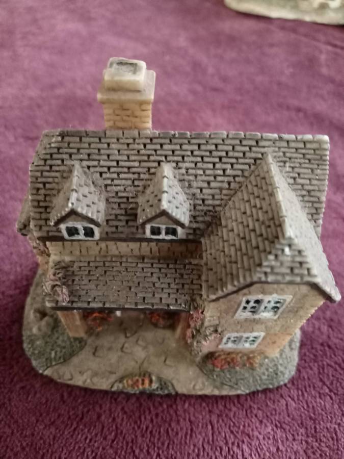VINTAGE MINITURE ENGLISH HOUSES