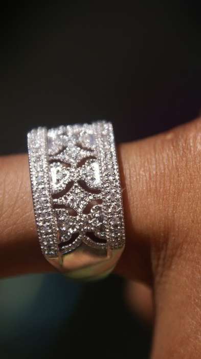 WHITE GOLD RING PAVED 43 DIAMONDS #NO RESERVES# LIQUIDATION