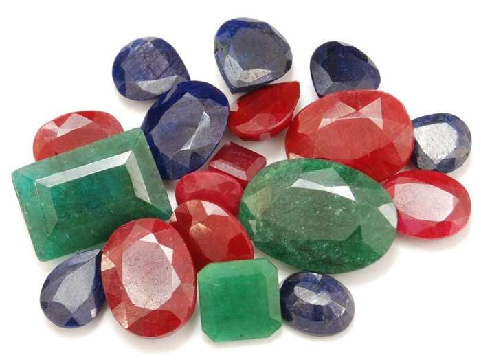 166.80cts Natural Ruby, Emerald & Blue Sapphire Gemstone Lot