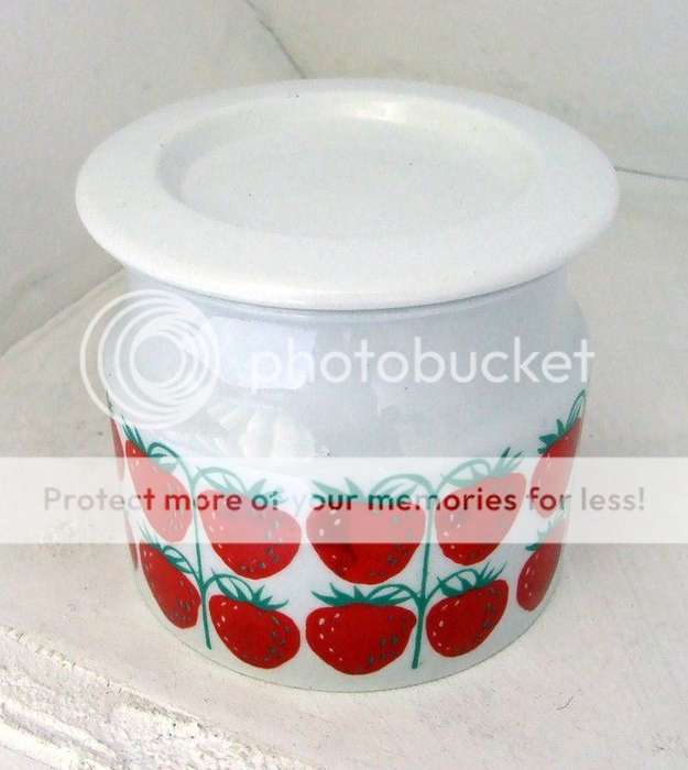 Beautiful retro ARABIA STRAWBERRIES pattern jam pot with lid