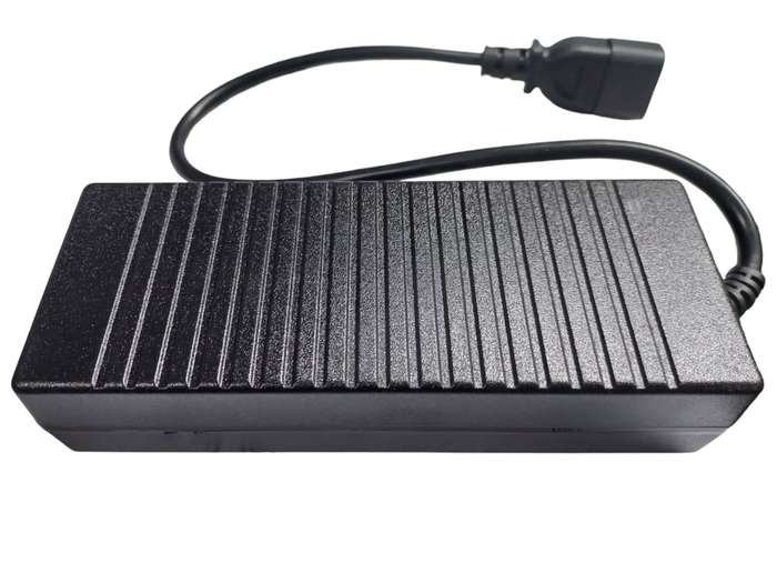 EF036C Easton - Regulated Power Supply  Universal  24 Volts  6 Amps .Input 100-240V AC