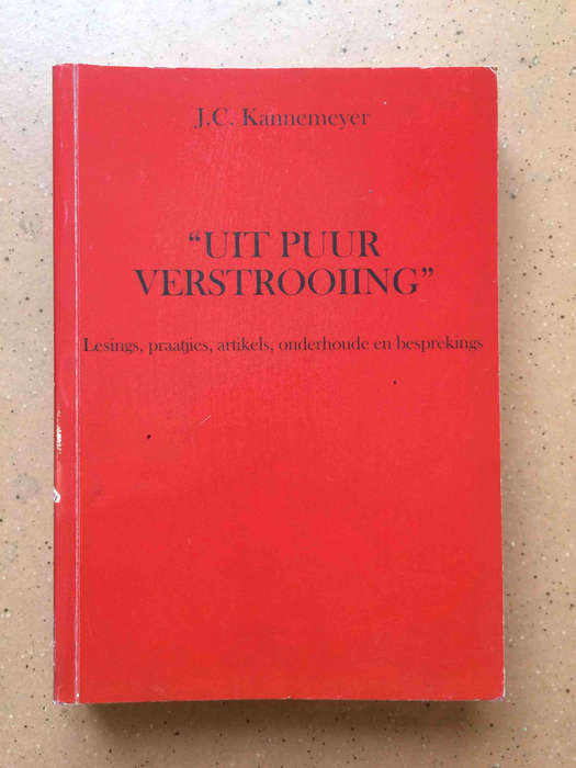 "Uit Puur Verstrooiing"