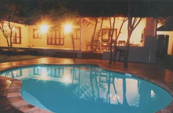 BUSISA SAFARI LODGE (8 Sleeper) 1 NIGHT