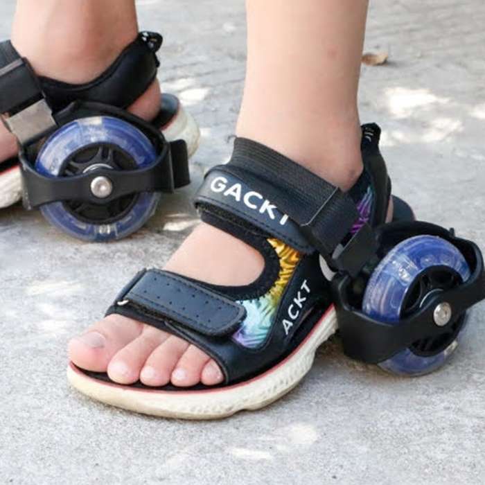 Clip-On Heel Roller Skates Black
