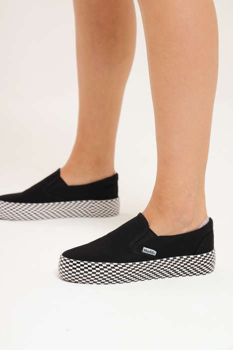 Mudd Ditzy Floral Casual White Slip-On Sneakers For Ladies