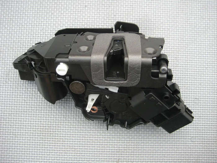 The door lock block / lock mechanism front door locks for Range Rover Discovery 3 discovery 4