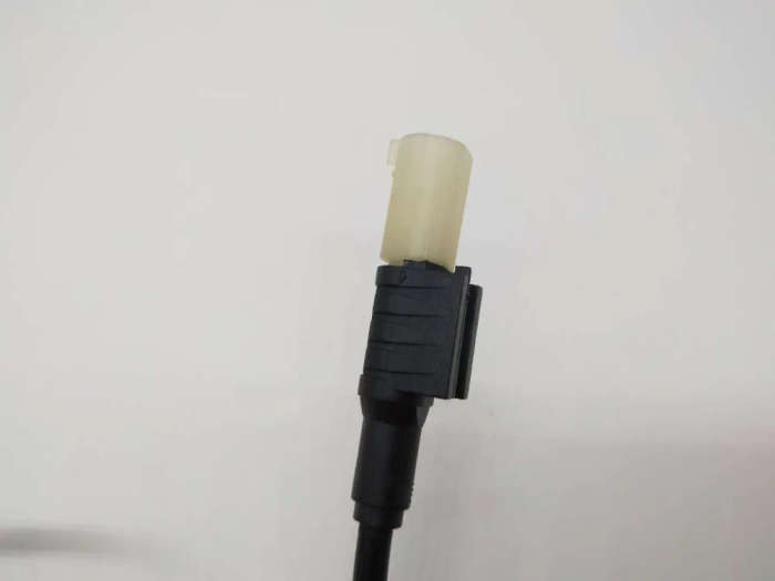 Right ABS Sensor for Mercedes-Benz W906 Sprinter w906 VW Crafter A9065404217