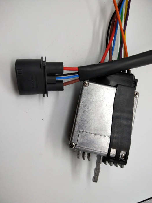 Radiator Cooling Fan Control Unit Module for 2002-09 Audi Engine