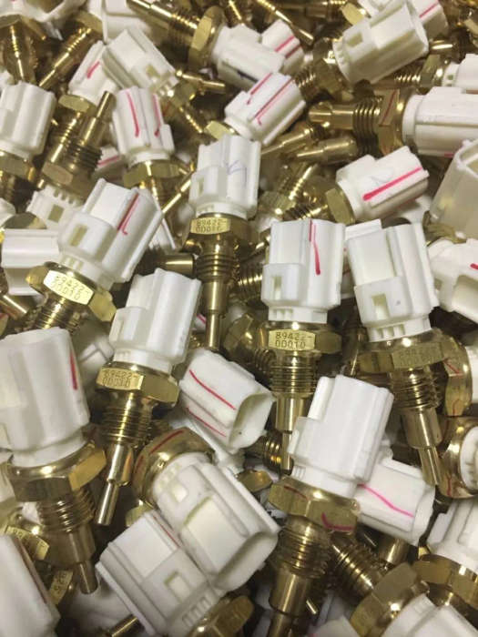 10PCS TEMPERATURE SENSOR Coolant Water Switch For Toyota