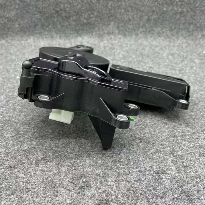 New Black Oil Separator PCV Valve Assembly For Audi A4 Q5 TT VW Golf Jetta Seat Skoda 2.0TSI