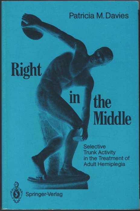 Right in the Middle - Patricia M. Davies