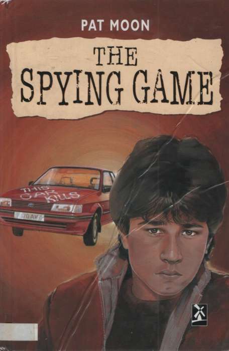 SPYING GAME SECONDHAND - MOON,P