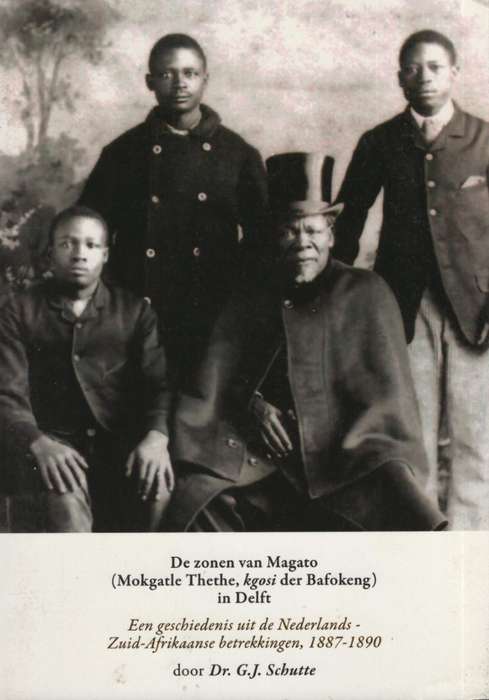 De zonen van Magato (Mokgatle Thethe, kgosi der Bafokeng) in Delft.  - Schutte, G. J.