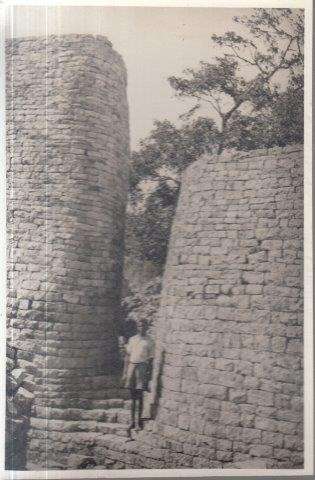 The Great Zimbabwe Ruins - Mashonaland, Southern Rhodesia - Wallace, St. C. A. 0.50kg