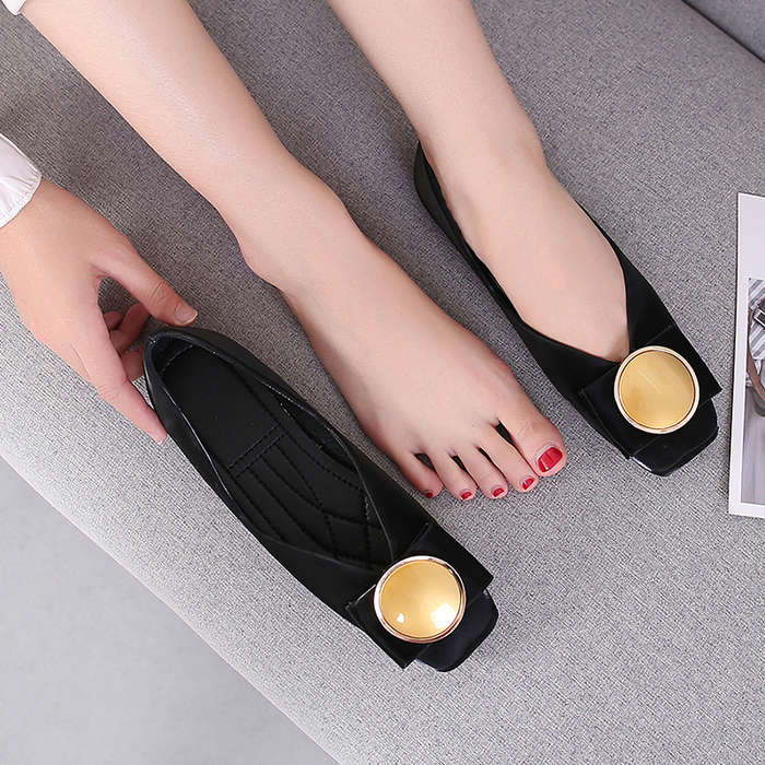 Metal toe flexible ballerina shoes