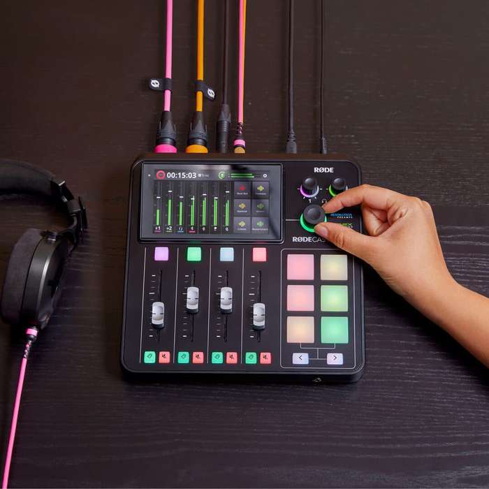 RØDE Rodecaster Duo - Integrated Audio Production Studio - White