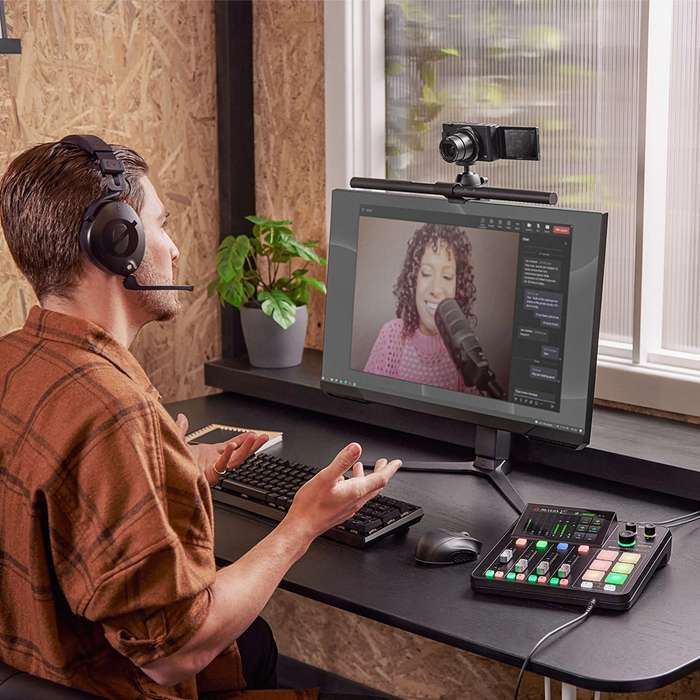 RØDE Rodecaster Duo - Integrated Audio Production Studio - White