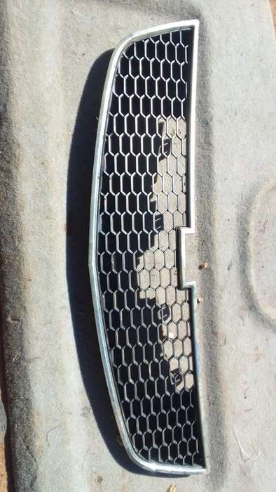 2010 Chevrolet Cruze Main Grille - Used