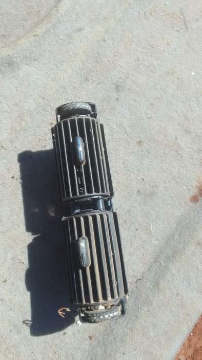 2004 Mercedes Benz W203 Centre Dash Air Vent - Used