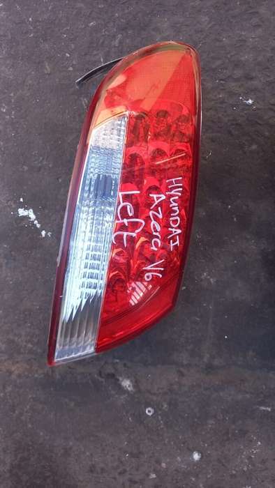 2010 Hyundai Azera left taillight