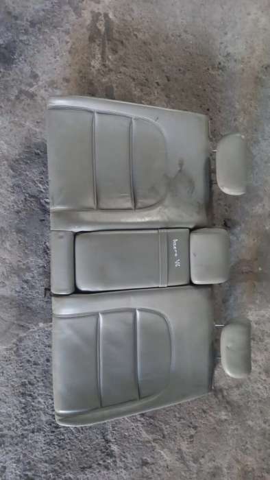 2010 Hyundai Azera 3.3 V6 Rear Seat Piece